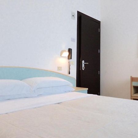 Hotel D'Annunzio Каттолика Экстерьер фото