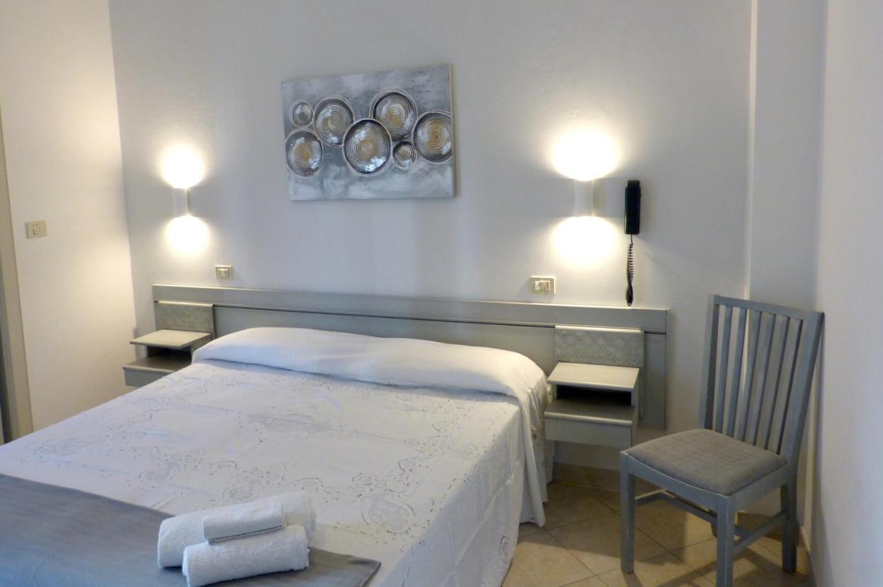 Hotel D'Annunzio Каттолика Экстерьер фото