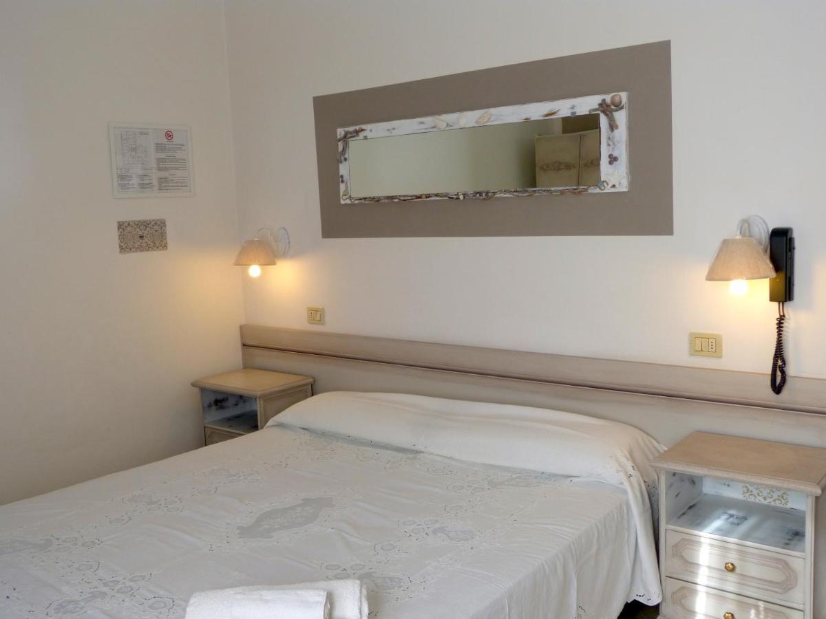 Hotel D'Annunzio Каттолика Номер фото