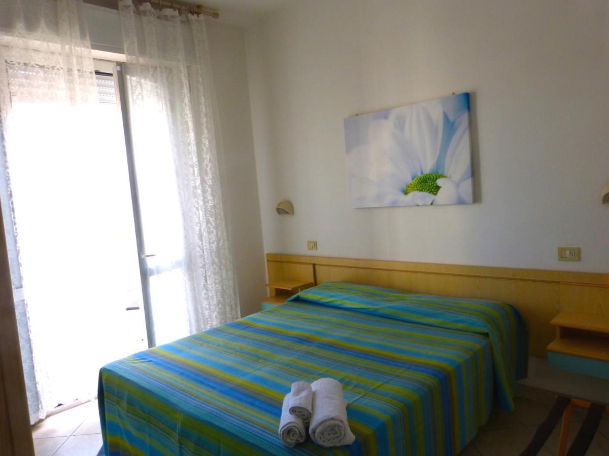 Hotel D'Annunzio Каттолика Экстерьер фото