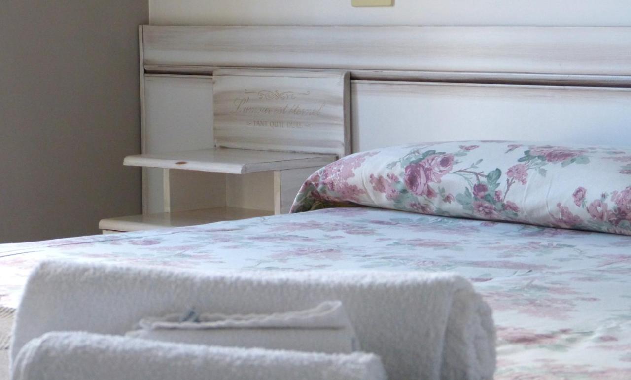Hotel D'Annunzio Каттолика Экстерьер фото