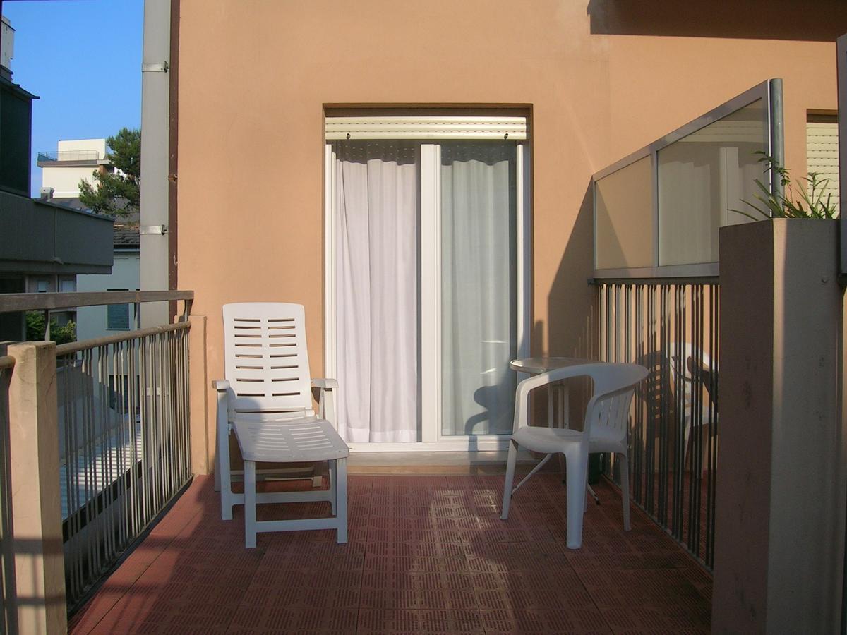 Hotel D'Annunzio Каттолика Экстерьер фото