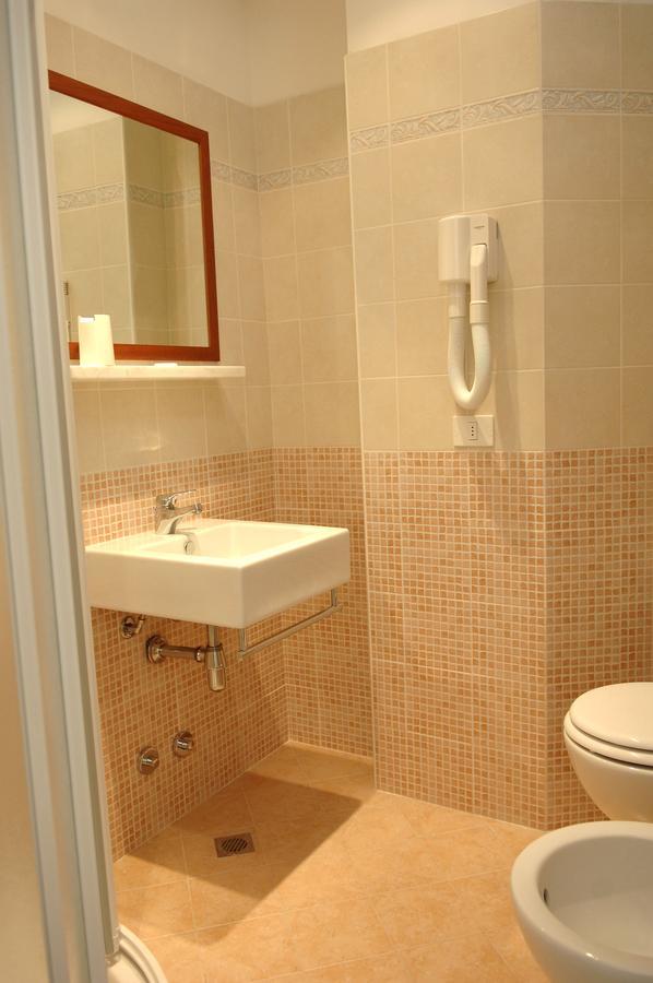 Hotel D'Annunzio Каттолика Экстерьер фото