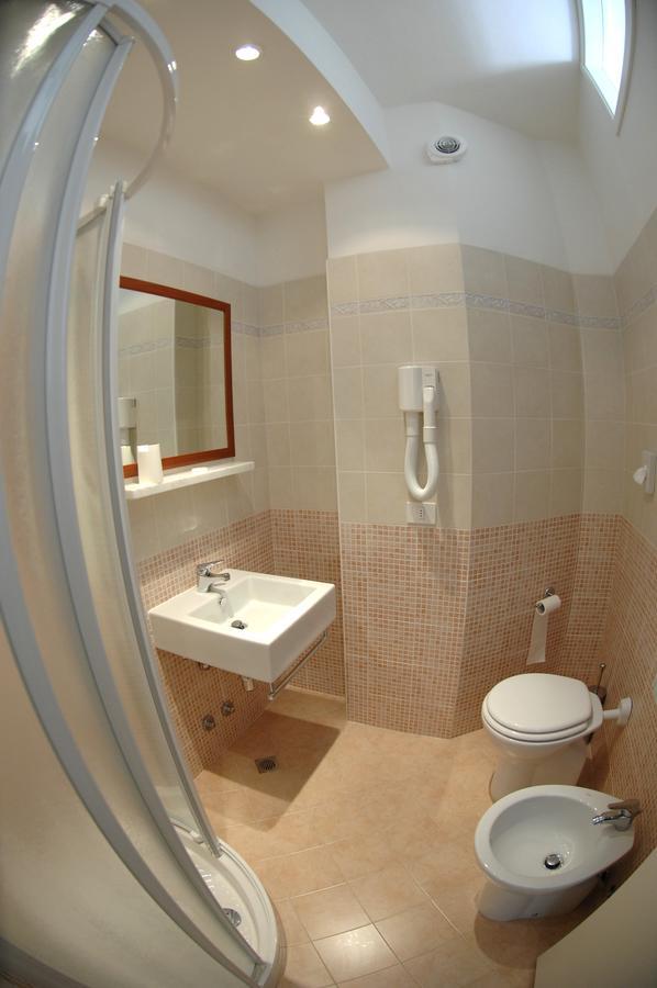 Hotel D'Annunzio Каттолика Экстерьер фото