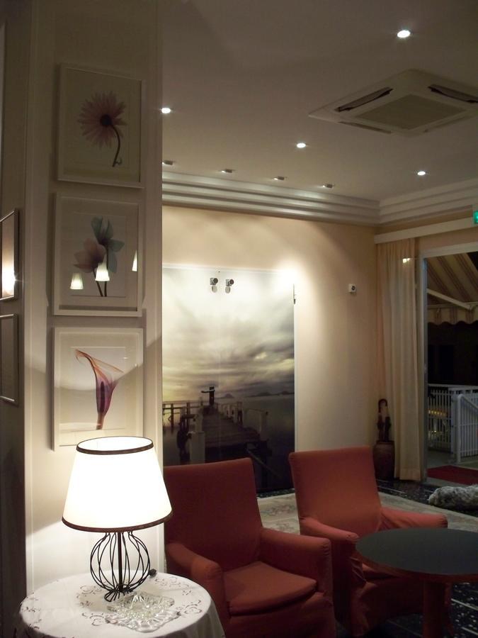 Hotel D'Annunzio Каттолика Экстерьер фото