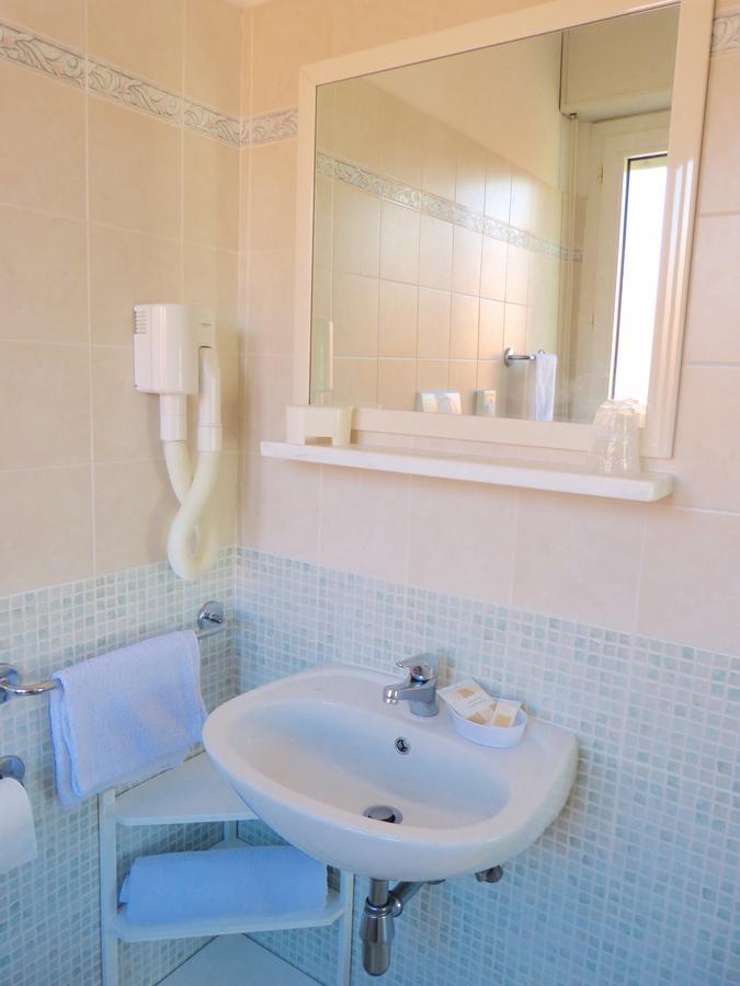 Hotel D'Annunzio Каттолика Экстерьер фото