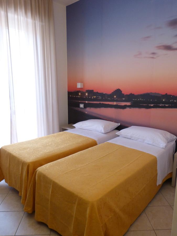 Hotel D'Annunzio Каттолика Экстерьер фото